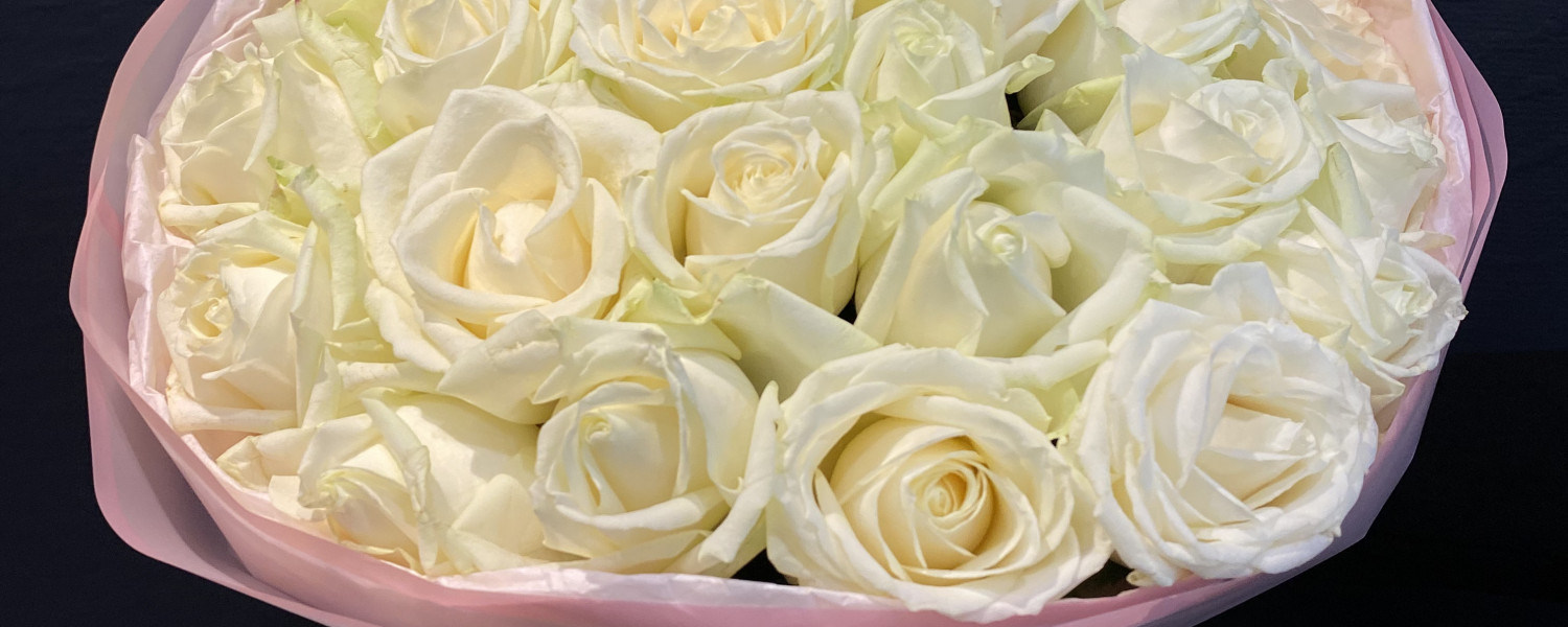 Букет из белых роз Аваланж "В саду грез"