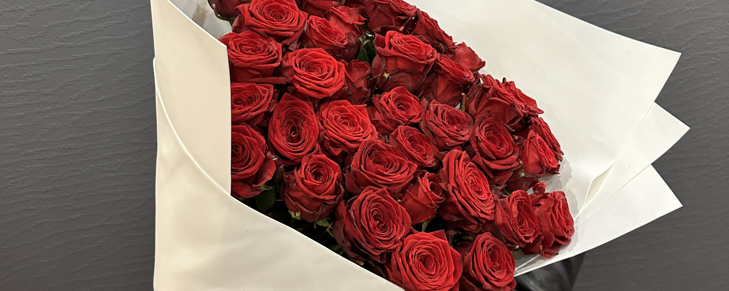 Букет из роз Рэд Наоми "Бархатные мечты"