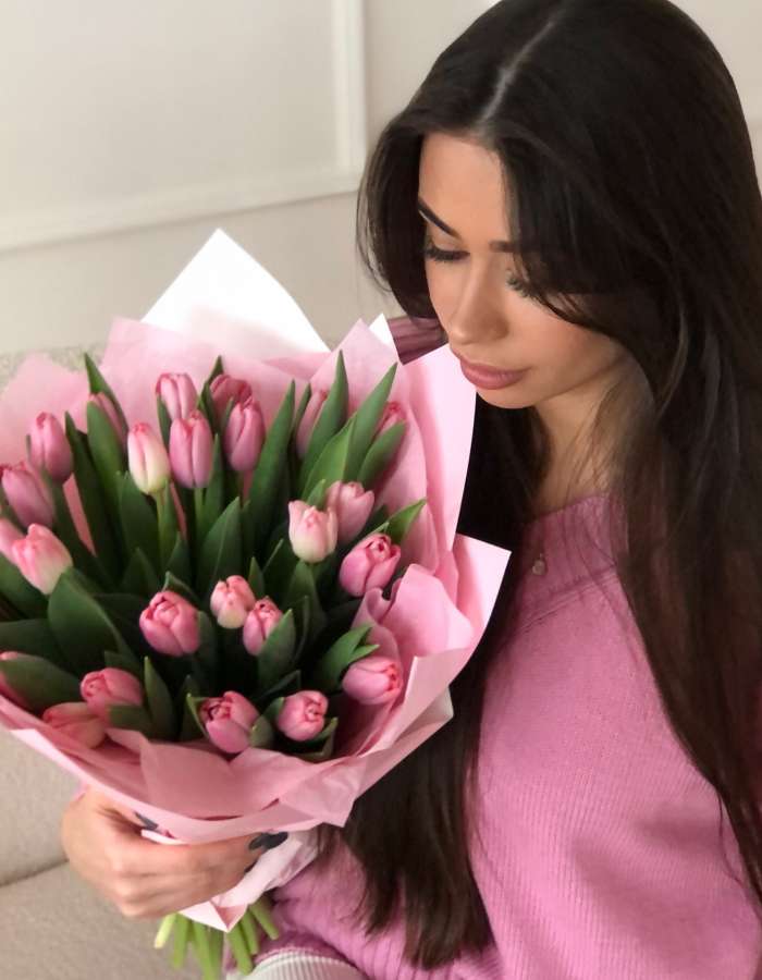 25 розовых тюльпанов