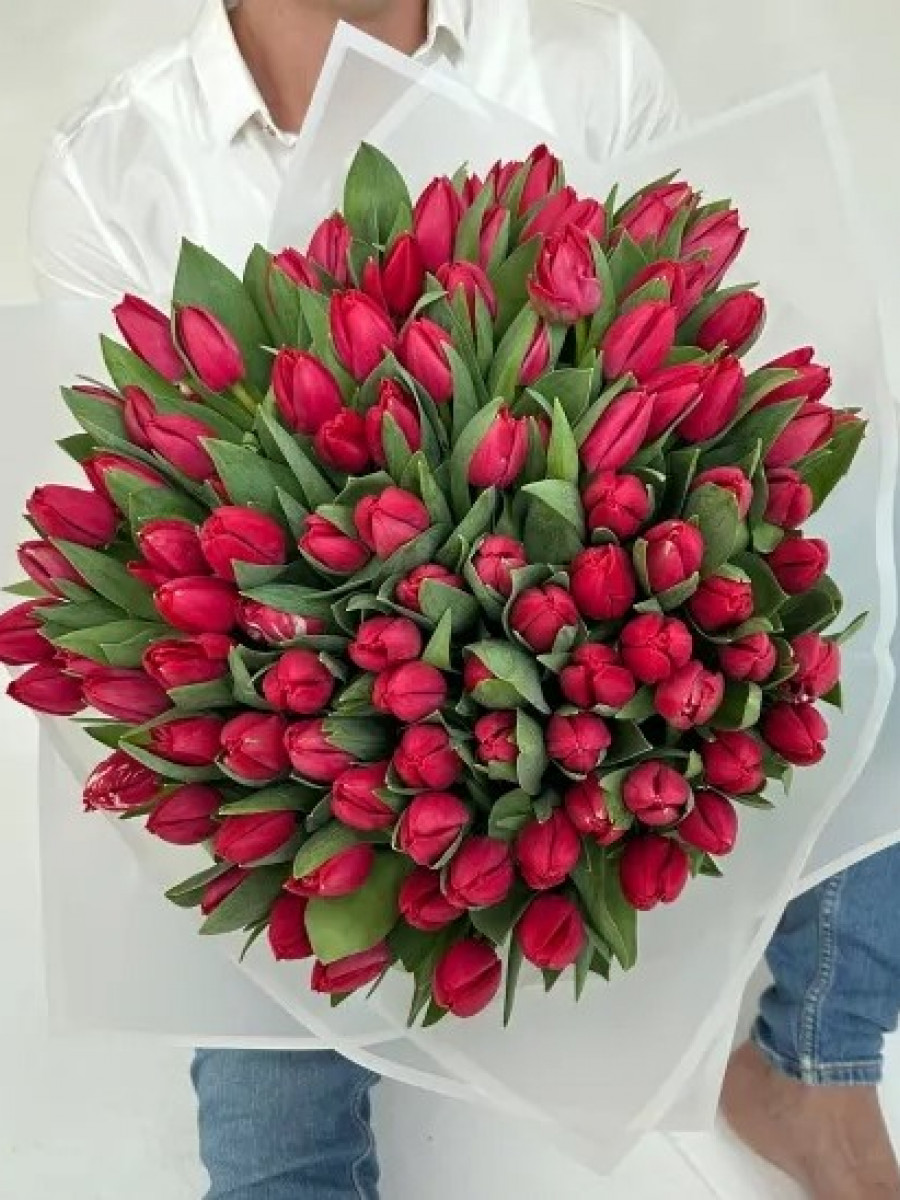 Букет из 101 красного тюльпана