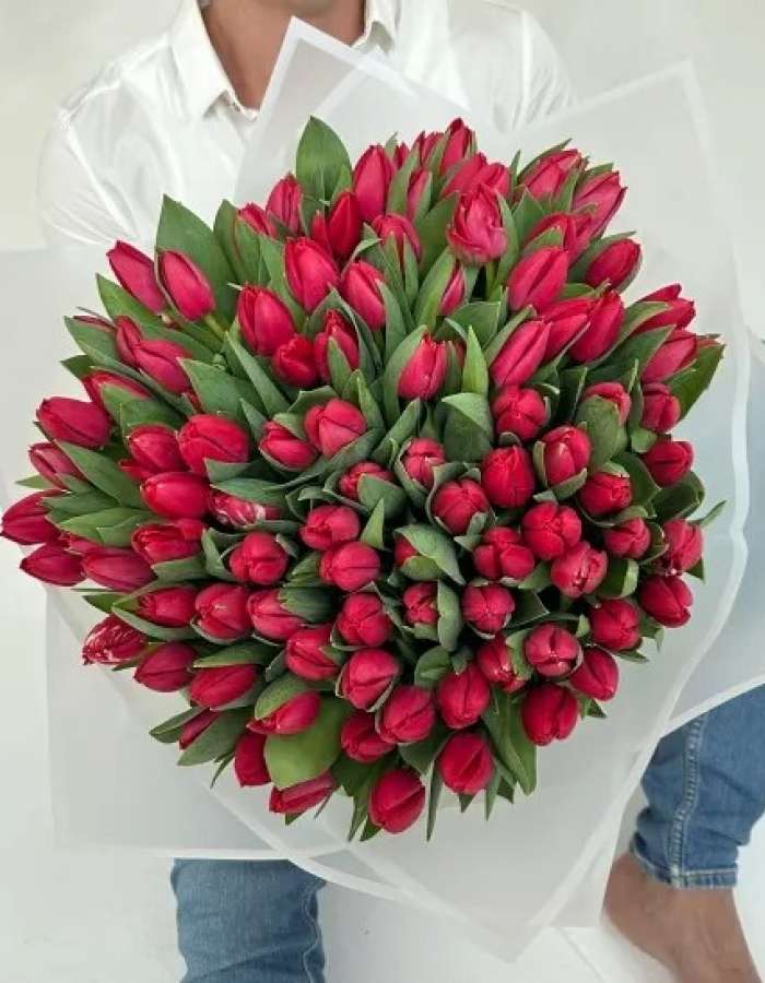 Букет из 101 красного тюльпана