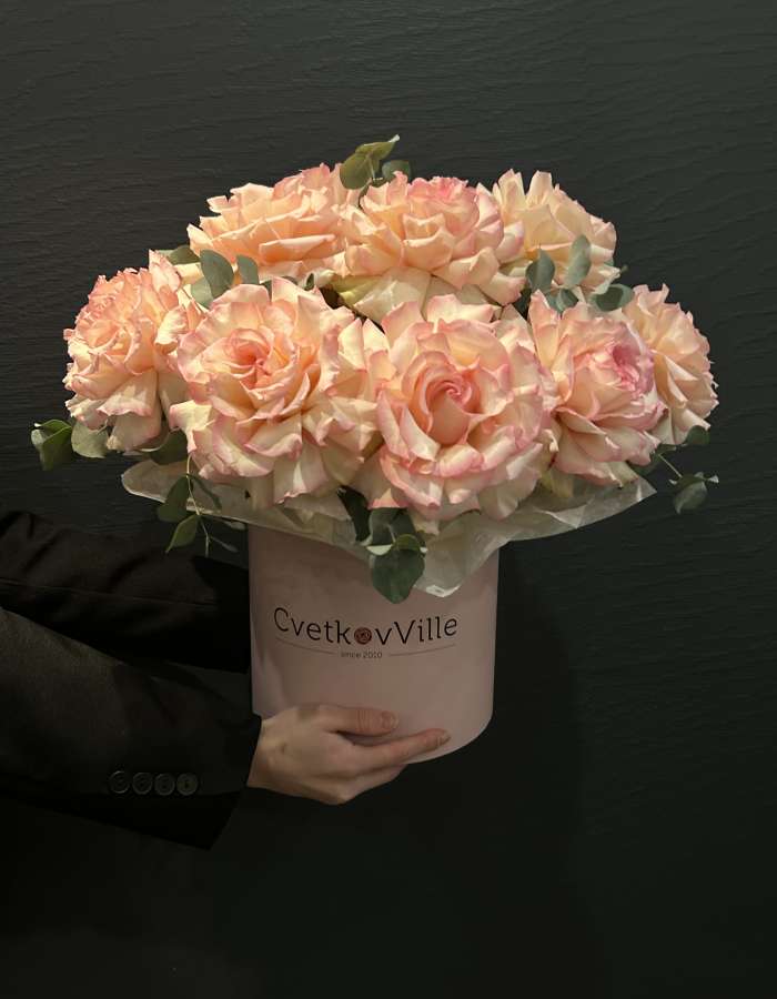 Коробка с розами "Esperance" В саду роз