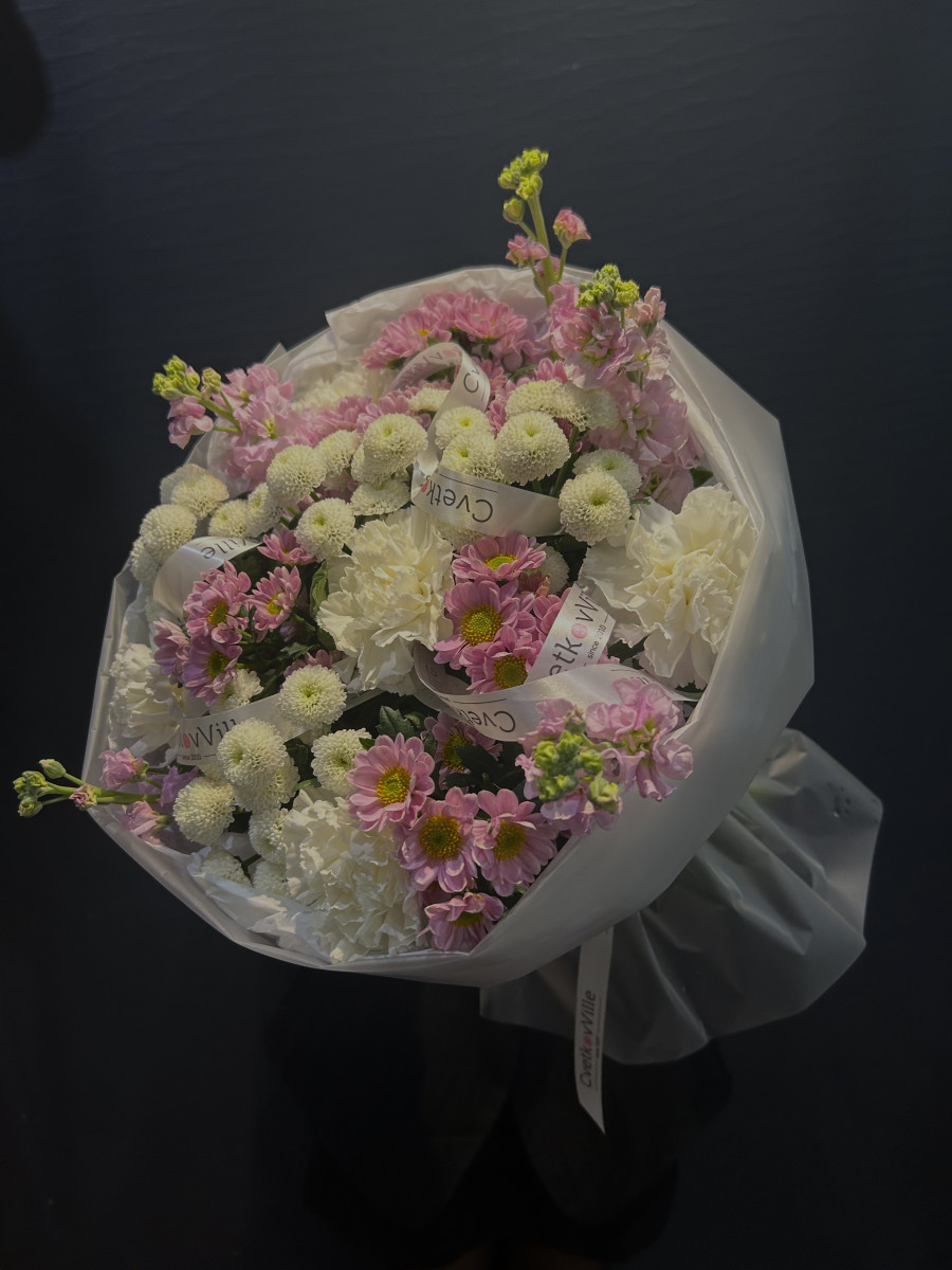 Букет из хризантем Сантини и диантусов "Нежность для мамули"