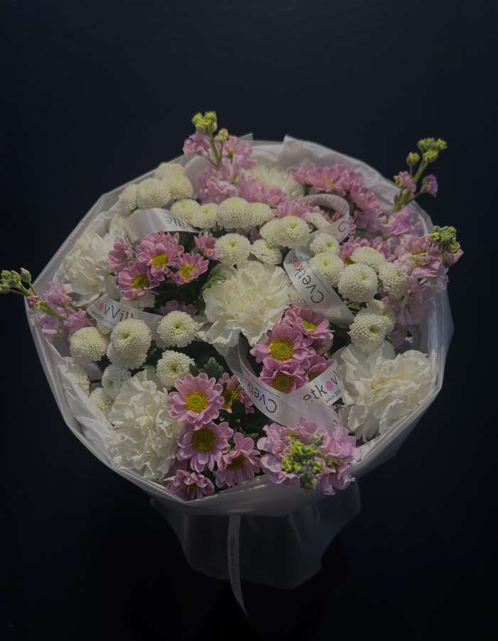 Букет из хризантем Сантини и диантусов "Нежность для мамули"