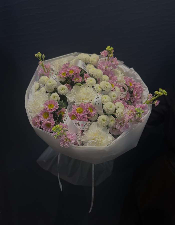 Букет из хризантем Сантини и диантусов "Нежность для мамули"