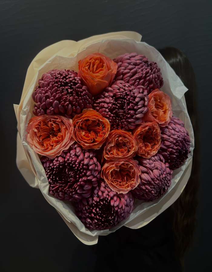 Букет из хризантем Bigoudi и пионовидных роз "Радость для Мамы"