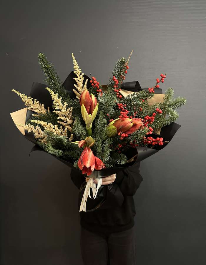 Букет из нобилиса и амарилисов "Новогоднее диво"
