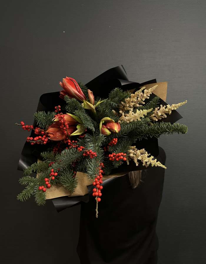 Букет из нобилиса и амарилисов "Новогоднее диво"