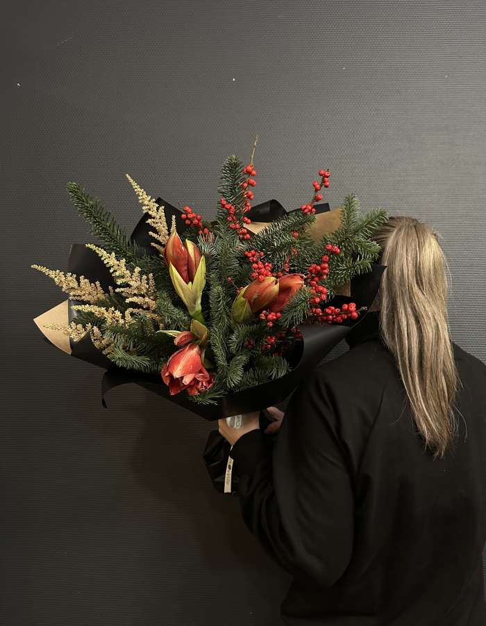 Букет из нобилиса и амарилисов "Новогоднее диво"