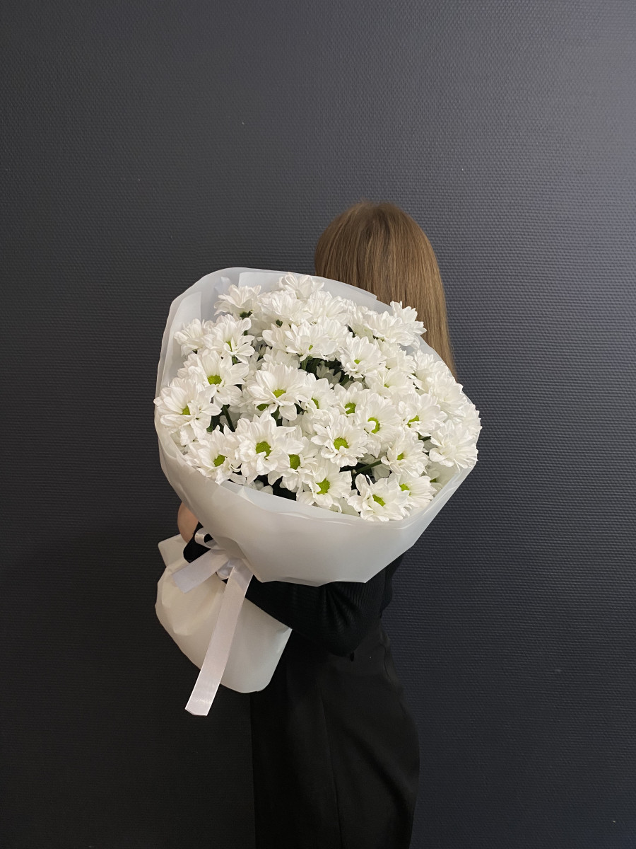 Букет из белых хризантем Bacardi "Новый Рассвет"