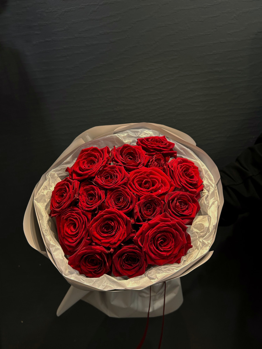 Букет из красных роз Рэд Наоми(Red Naomi) "Яркая любовь"