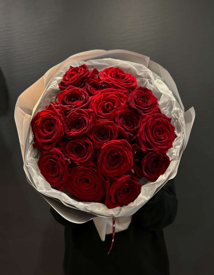 Букет из красных роз Рэд Наоми(Red Naomi) "Яркая любовь"