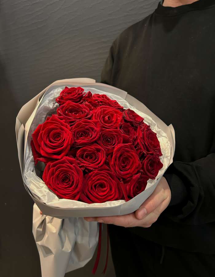 Букет из красных роз Рэд Наоми(Red Naomi) "Яркая любовь"