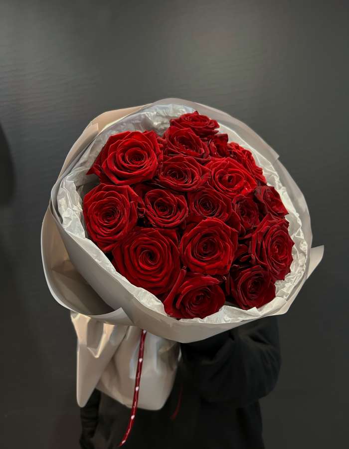 Букет из красных роз Рэд Наоми(Red Naomi) "Яркая любовь"