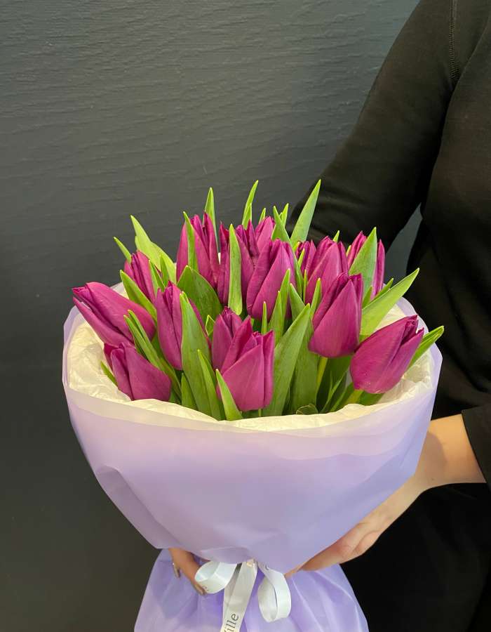 Букет из тюльпанов сорта Лэптоп "Сумеречный сад"