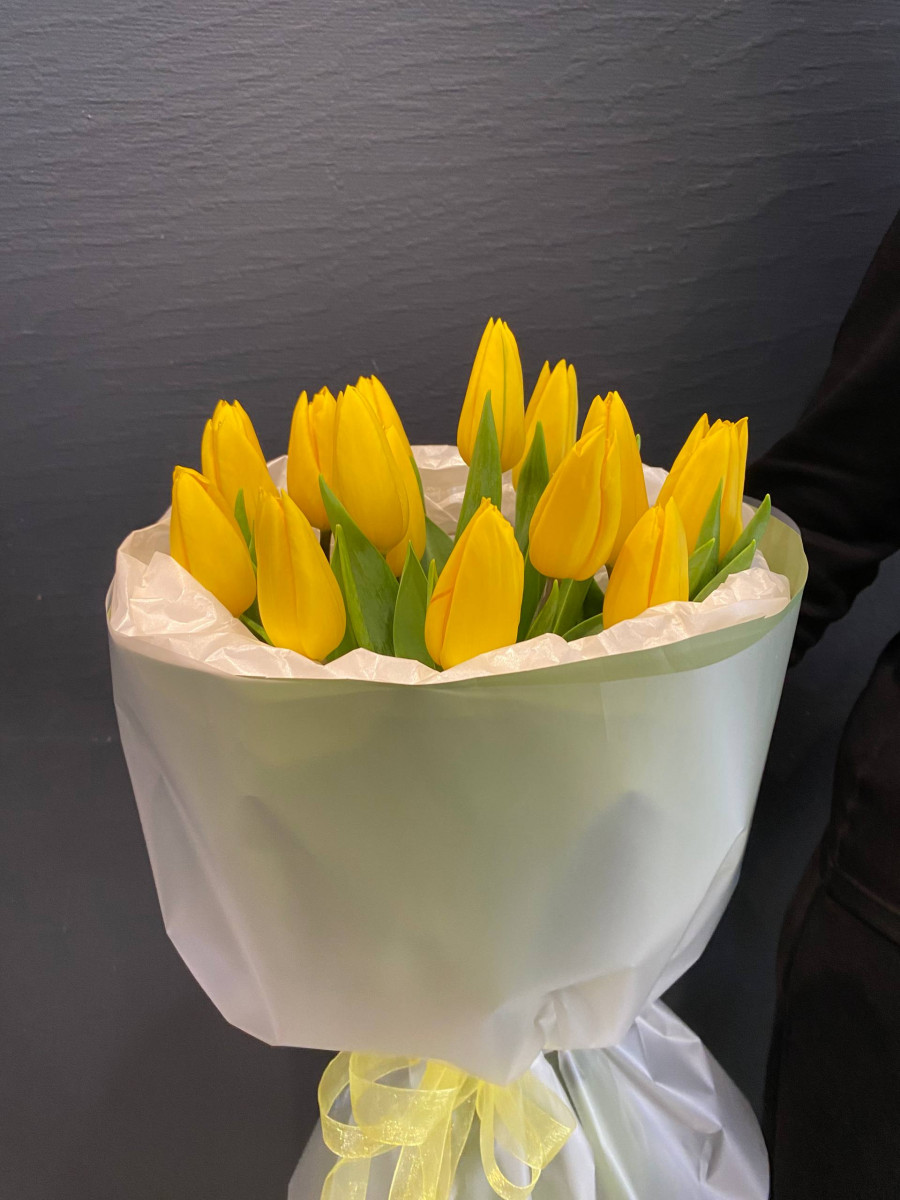 Букет из тюльпанов сорта Стронг Голд "Капли весны"