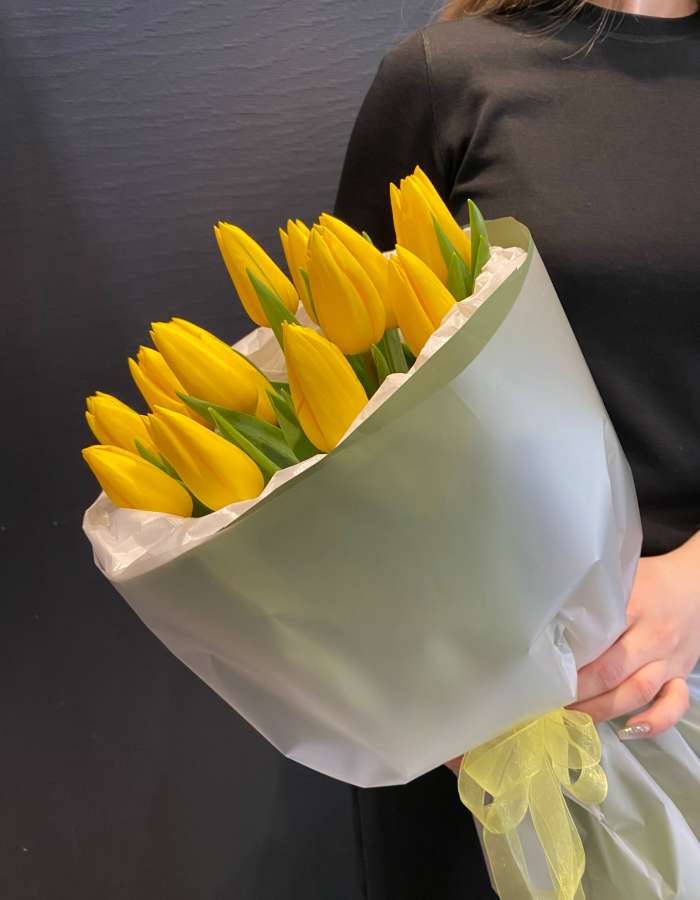 Букет из тюльпанов сорта Стронг Голд "Капли весны"