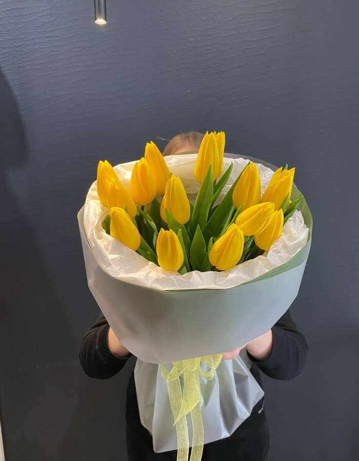 Букет из тюльпанов сорта Стронг Голд "Капли весны"
