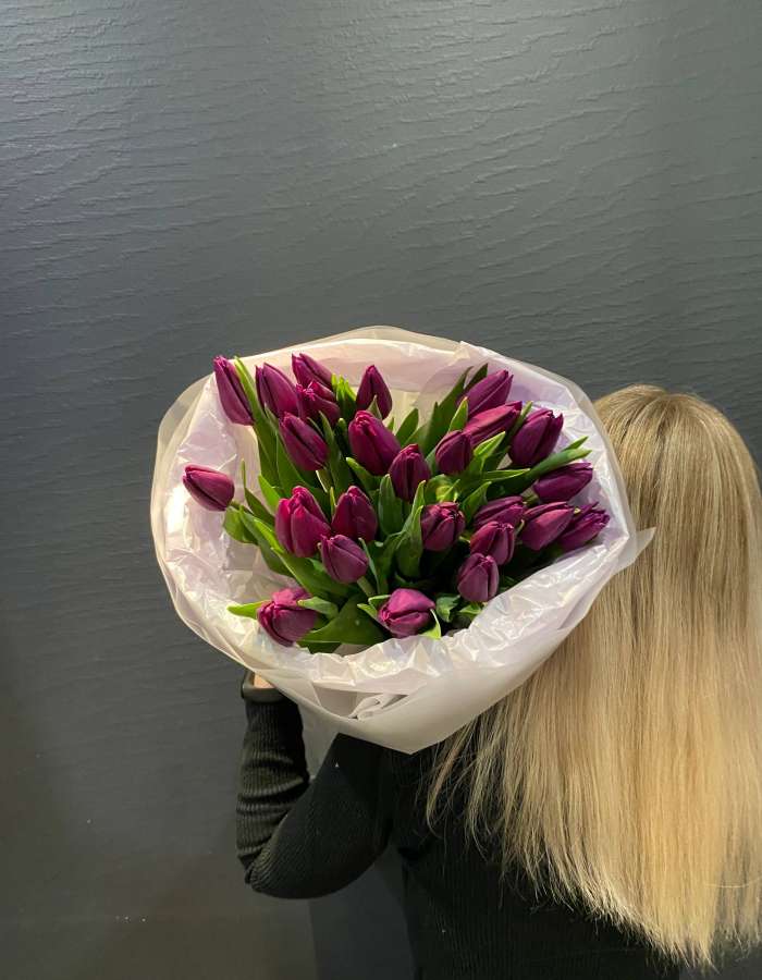 Букет из тюльпанов сорта Лэптоп "Сила страсти"