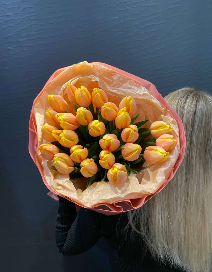 Букет из тюльпанов сорта Манго Шарм "Запах весны"