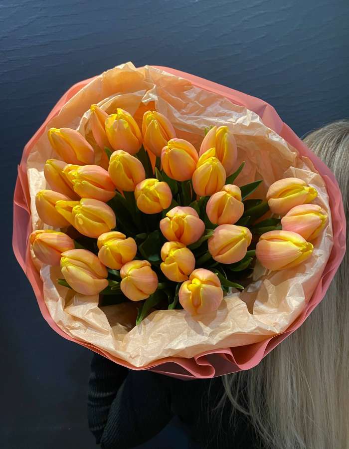 Букет из тюльпанов сорта Манго Шарм "Запах весны"