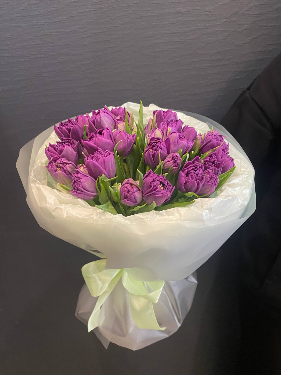 Букет из пионовидных тюльпанов  "Фиолетовый мир"