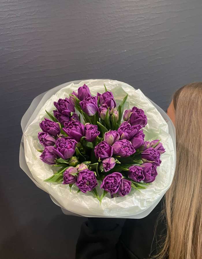 Букет из пионовидных тюльпанов "Фиолетовый мир"