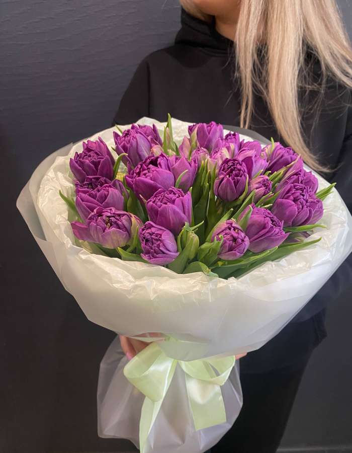 Букет из пионовидных тюльпанов "Фиолетовый мир"