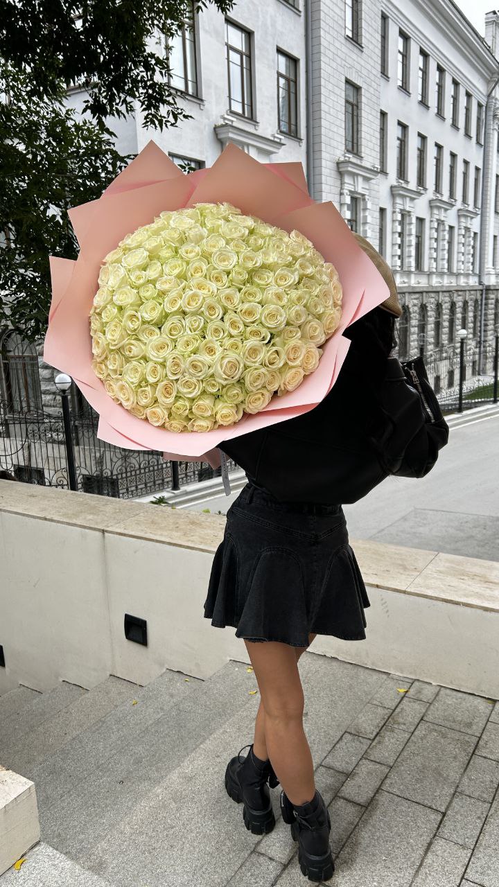 Букет из 101 розы: очарование роскоши