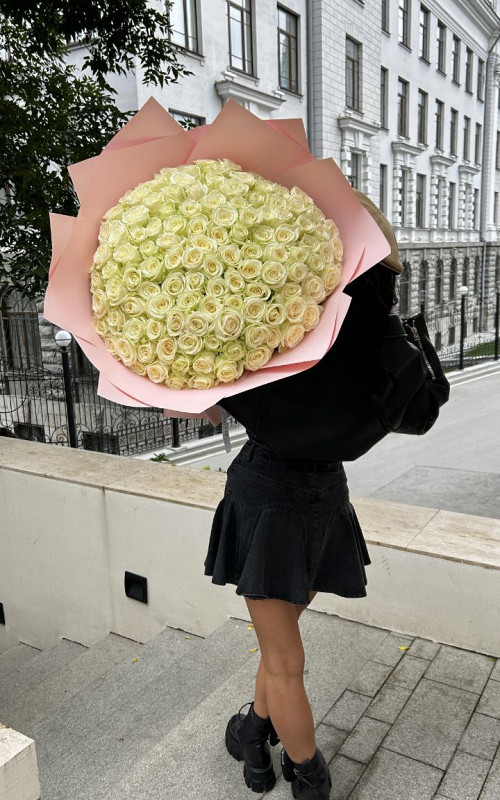 Букет из 101 розы: очарование роскоши