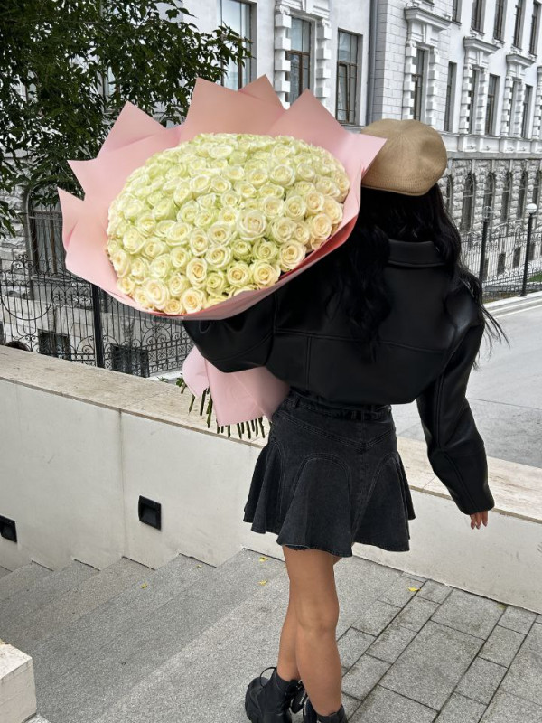 Букет из 101 розы: очарование роскоши