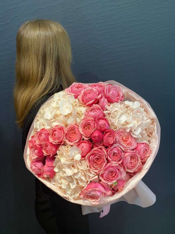 CvetkovVille: доставка роскошных цветов в честь 8 марта