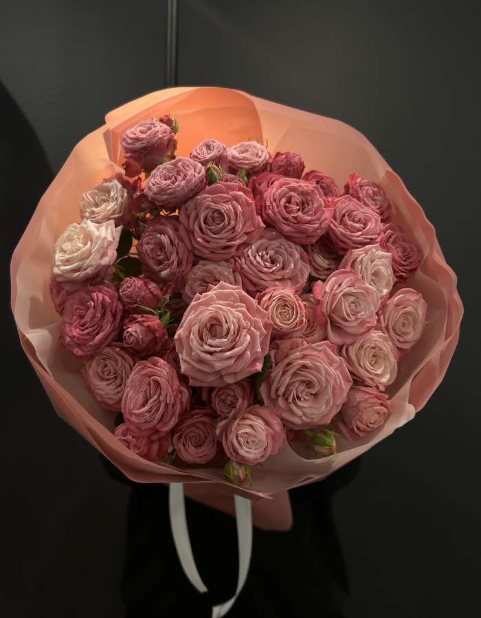 Букет из кустовых роз сорта Леди Бомбастик "Яркие краски"