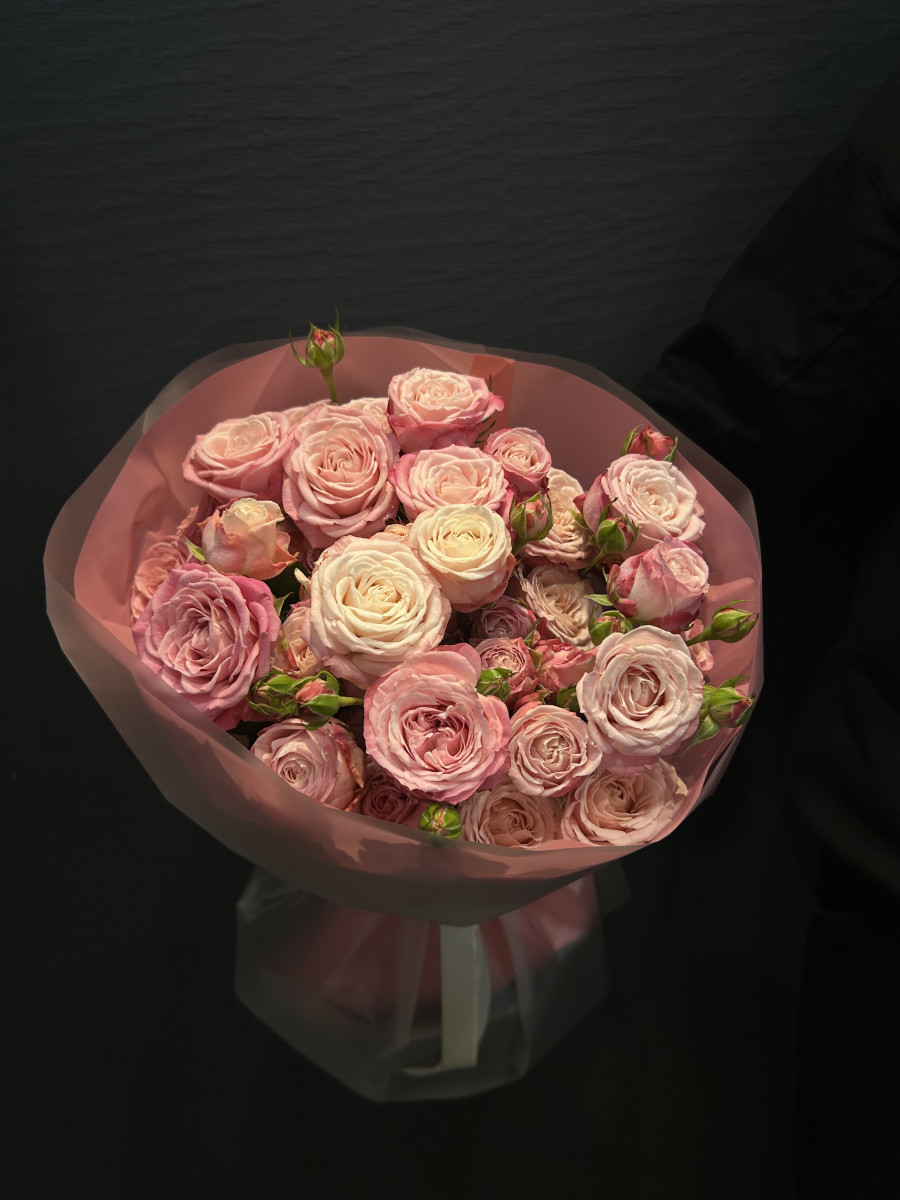 Букет из кустовых роз сорта Леди Бомбастик "Россыпь кораллов"