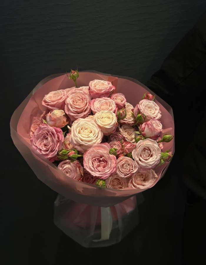 Букет из кустовых роз сорта Леди Бомбастик "Россыпь кораллов"