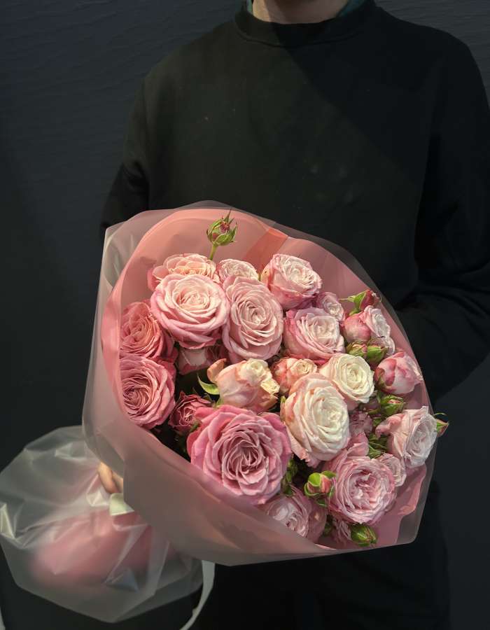 Букет из кустовых роз сорта Леди Бомбастик "Россыпь кораллов"