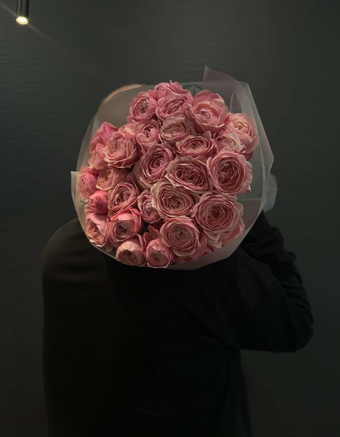 Букет из кустовых пионовидных роз "Непостижимость"