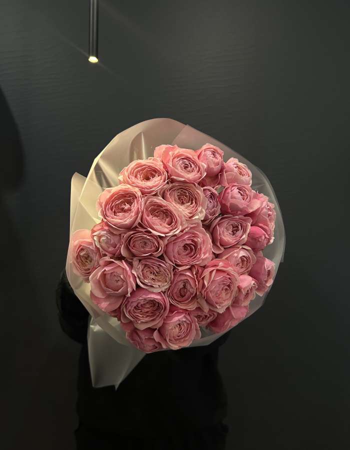 Букет из кустовых пионовидных роз "Непостижимость"