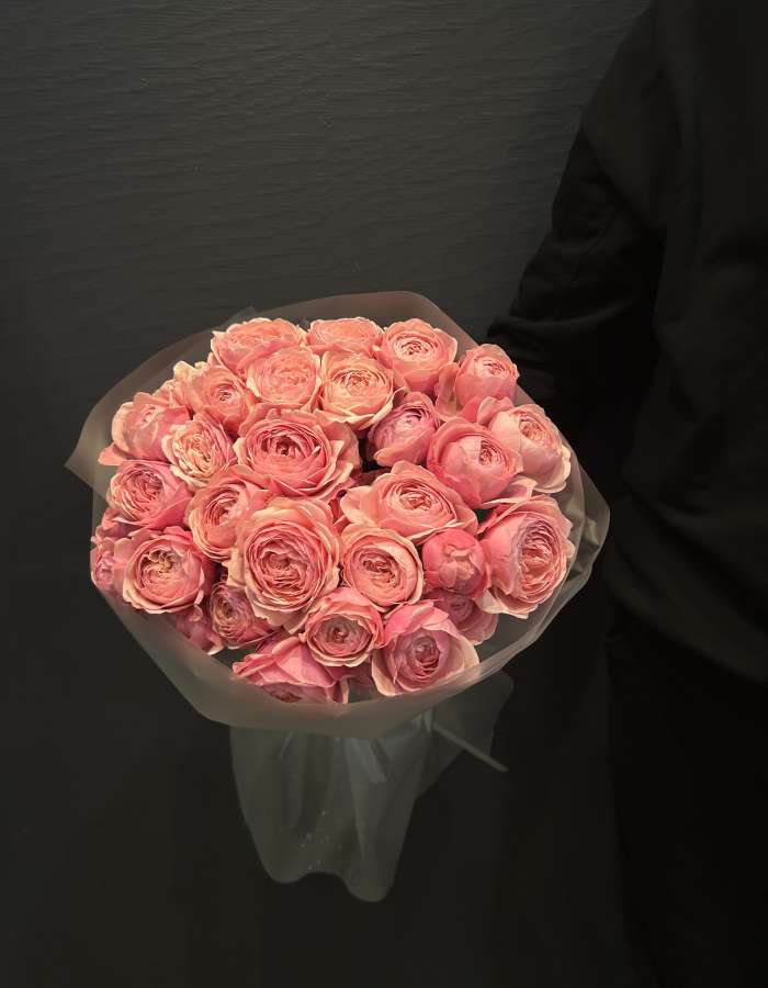 Букет из кустовых пионовидных роз "Непостижимость"