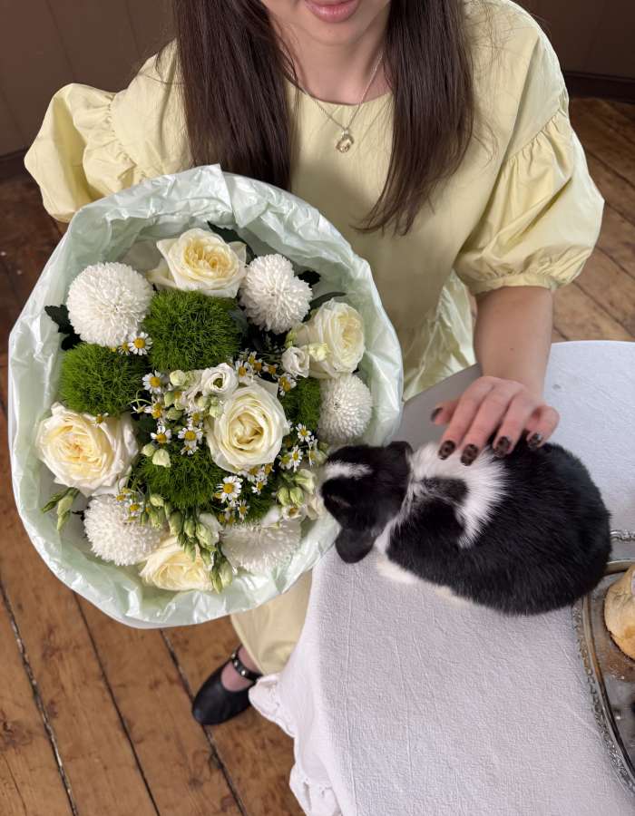 Пасхальный Букет из роз и хризантем "Весеннее пробуждение"