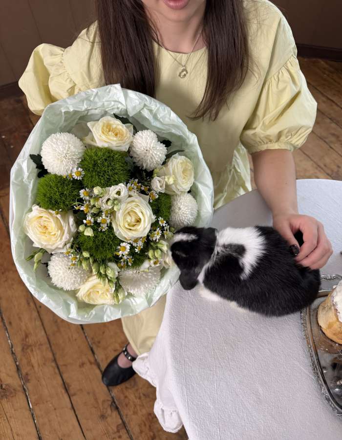 Пасхальный Букет из роз и хризантем "Весеннее пробуждение"