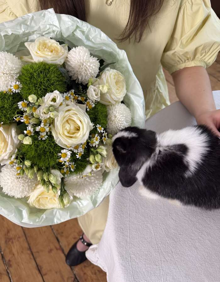 Пасхальный Букет из роз и хризантем "Весеннее пробуждение"