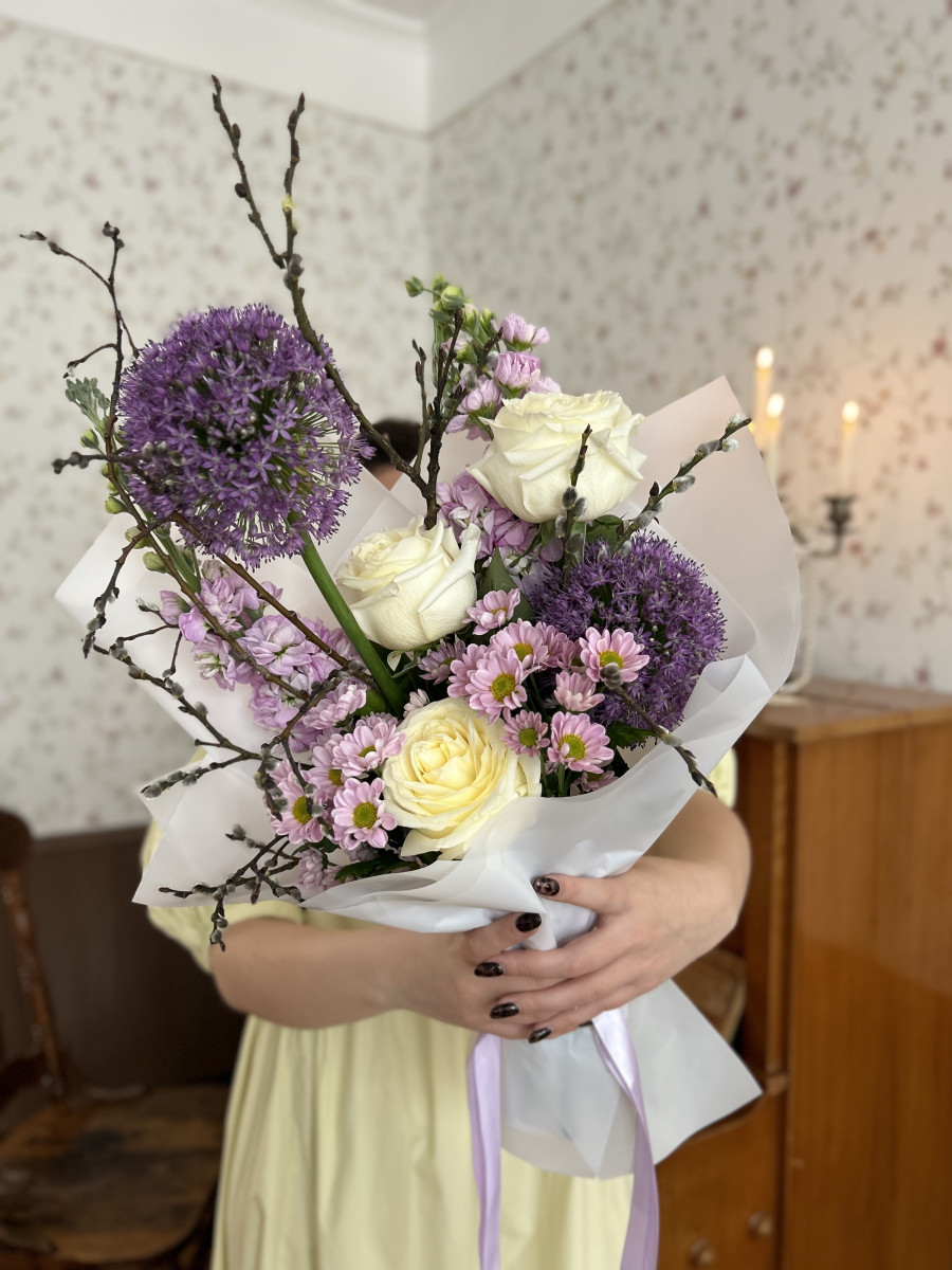 Пасхальный Букет из роз и вербы "Рассвет надежды"