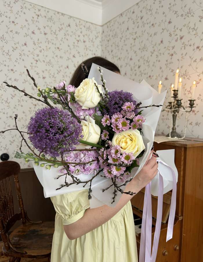 Пасхальный Букет из роз и вербы "Рассвет надежды"