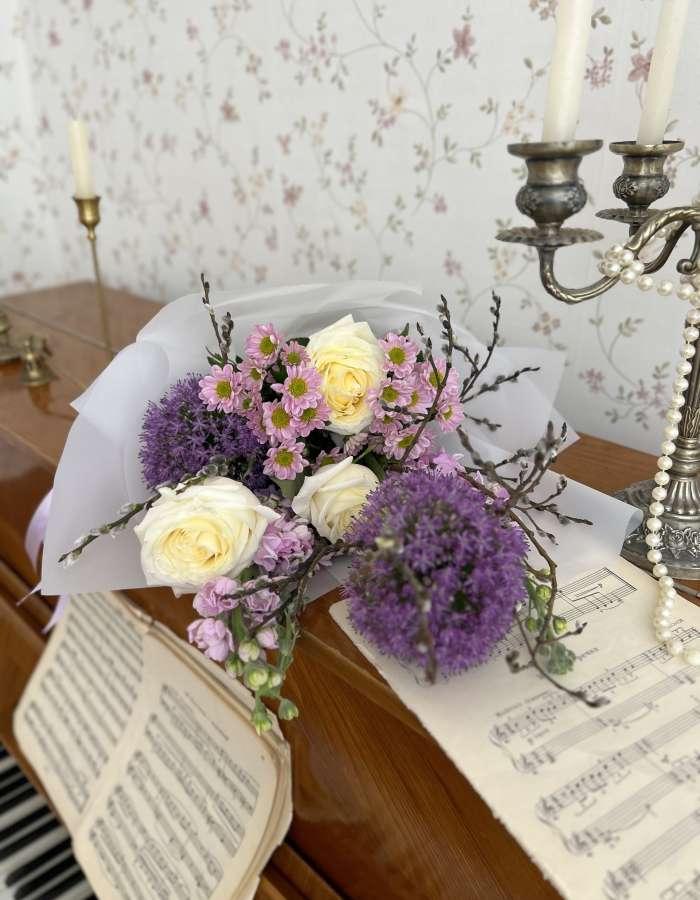 Пасхальный Букет из роз и вербы "Рассвет надежды"