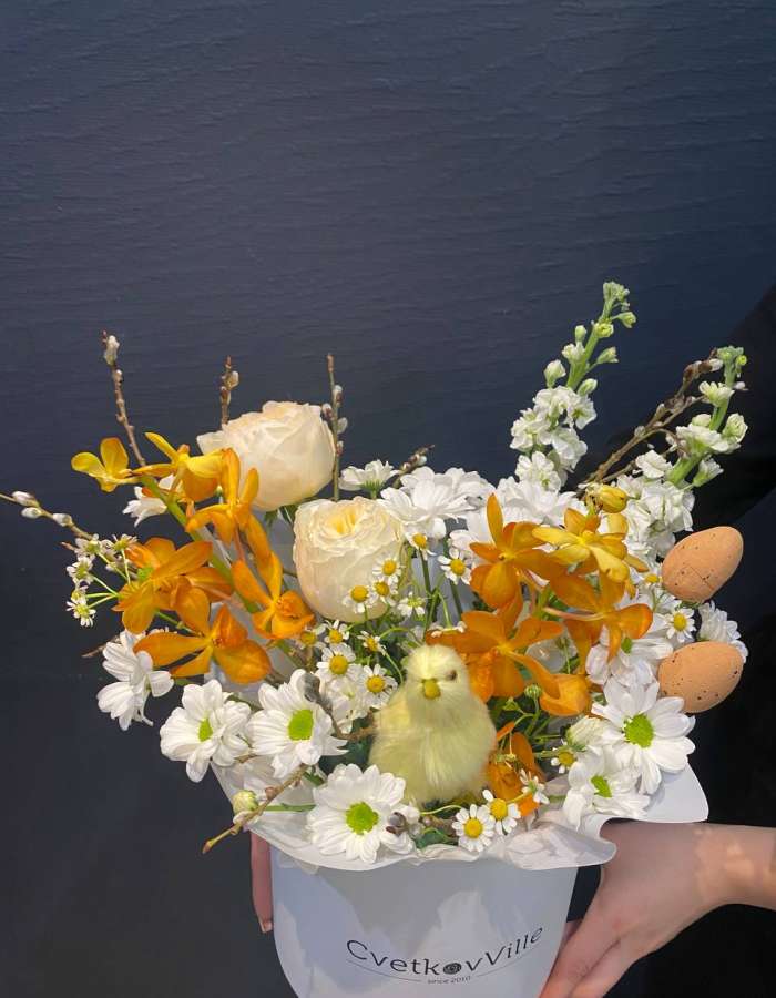 Пасхальная композиция из хризантем и орхидей "Воскресение"