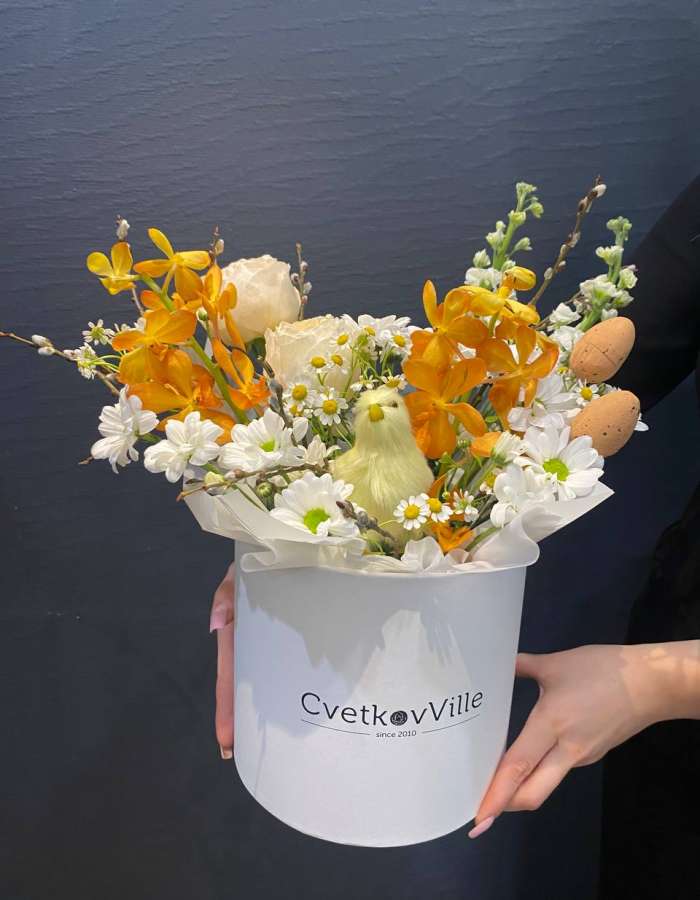 Пасхальная композиция из хризантем и орхидей "Воскресение"