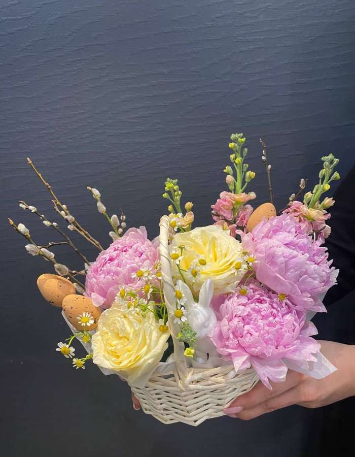 Пасхальная композиция в корзинке "Пасхальный кролик"