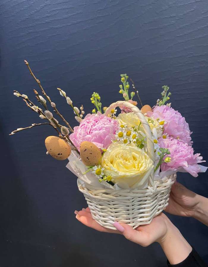Пасхальная композиция в корзинке "Пасхальный кролик"