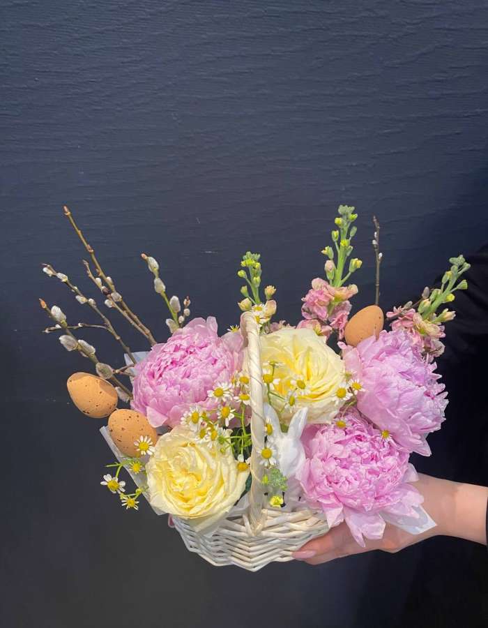 Пасхальная композиция в корзинке "Пасхальный кролик"